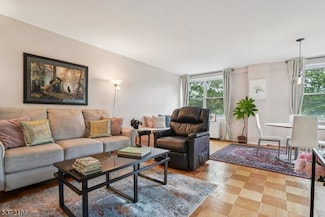 926 Bloomfield Ave Unit 4D, Glen Ridge, NJ 07028