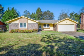 3921 Gardenside Dr NW, Huntsville, AL 35810