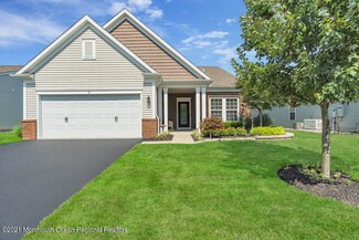 11 W Campania Ln, Farmingdale, NJ 07727