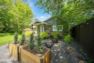 924 N 6th St, Coeur D Alene, ID 83814