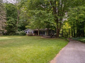 25 Mitchell Ln, Chagrin Falls, OH 44022