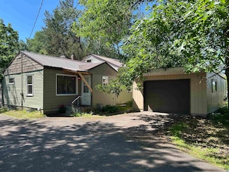 827 N Robin Ave, Duluth, MN 55811
