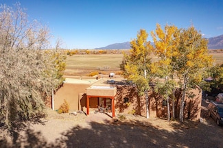 627 Dolores Rd, Taos, NM 87571