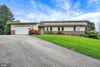 8292 Hickory Rd, Stewartstown, PA 17363