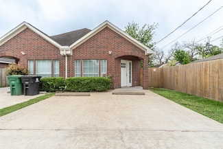 1110 Ryon St, Houston, TX 77009