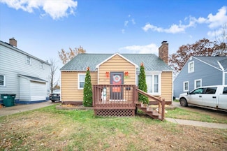 2690 Pinehurst Rd, Norton Shores, MI 49441