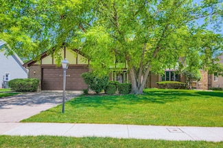 3825 Charlemagne Dr, Hoffman Estates, IL 60192