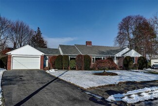 51 Cambria Ct, Pawtucket, RI 02860