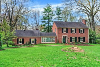 565 W 77th Street South Dr, Meridian Hills, IN 46260