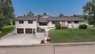 418 16th St NE, Beulah, ND 58523