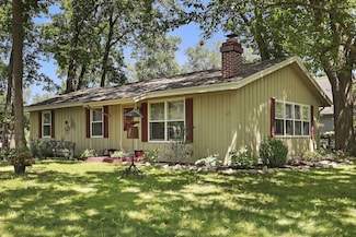 W5529 Cool Hill Dr, Elkhorn, WI 53121