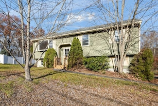 24 Reilly Ave, Blackstone, MA 01504