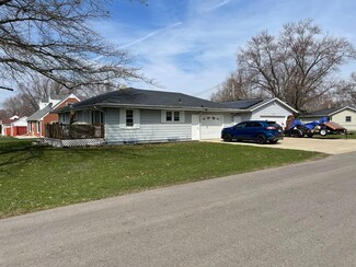 132 E Greenview Ave, Machesney Park, IL 61115