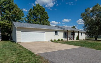 613 Courtney St, Saint James, MO 65559
