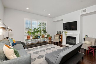 10878 Bloomfield St Unit 310, Toluca Lake, CA 91602