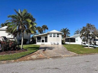 77 Lancer Dr, Nokomis, FL 34275