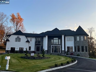 707 Black Hawk Ln, Franklin Lakes, NJ 07417