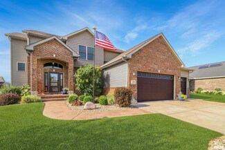 1637 Mackenzie St, Washington, IL 61571