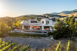 786 Pompadour Dr, Ashland, OR 97520