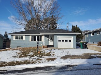 616 N 29th St, Bismarck, ND 58501