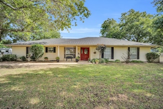 115 Locust Dr, Red Oak, TX 75154