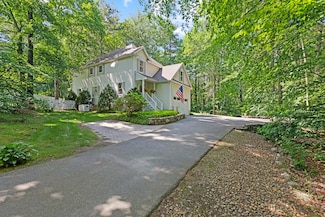 37 Village Woods Rd, Haverhill, MA 01832