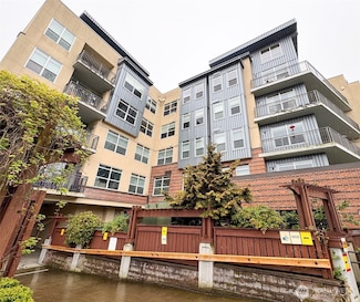 7800 SE 27th St Unit 504, Mercer Island, WA 98040