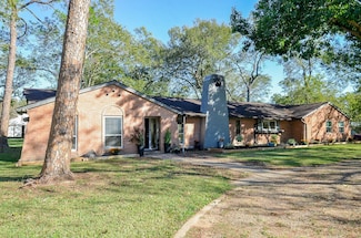 720 Surrey Ln, Wallis, TX 77485