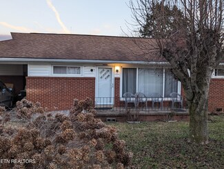 2004 Paris Rd, Knoxville, TN 37912