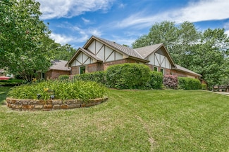 2831 Creekwood Ct, Grapevine, TX 76051
