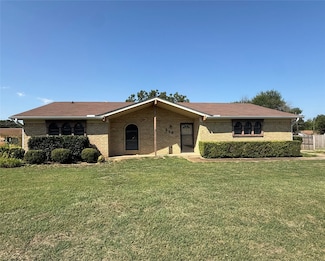 229 Travis Ln, Hewitt, TX 76643