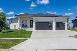 2770 NW 167th St, Clive, IA 50325