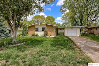 8516 Templeton Dr, Omaha, NE 68134