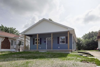 1418 N 6th St, Quincy, IL 62301