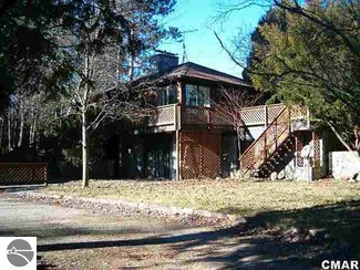 9786 S Clare Ave, Clare, MI 48617