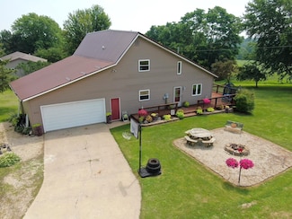 512 Seneca Heights Ave, Gays Mills, WI 54631