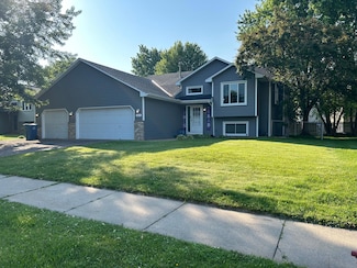 1871 Waterford Ln, Chaska, MN 55318