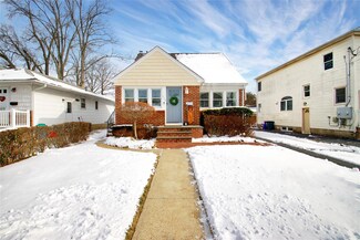 320 Euston Rd S, Garden City, NY 11530
