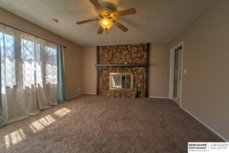 7402 Valley Rd, La Vista, NE 68128