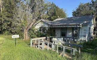 1112 N Austin St, Comanche, TX 76442