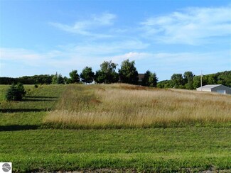 000 E Narlock Rd, Maple City, MI 49664