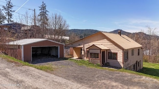 61 Pine St, Saint Maries, ID 83861