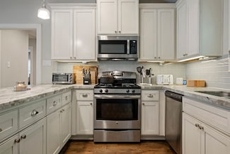 2107 Hewitt Dr, Houston, TX 77018