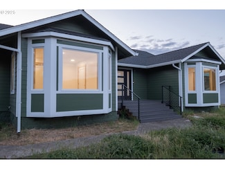 383 Ridgecrest Dr, Roseburg, OR 97471