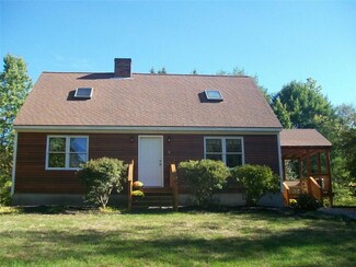 8 Cedar St, Casco, ME 04015