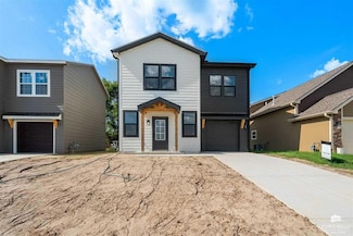 814 14th St, Wamego, KS 66547