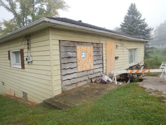 212 S 1st St, Albion, IN 46701