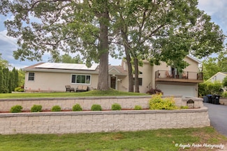 702 W Broadway St, McHenry, IL 60051