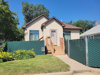 503 1st St NE, Minot, ND 58703