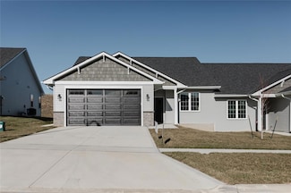 812 Trail Ridge Rd, Indianola, IA 50125